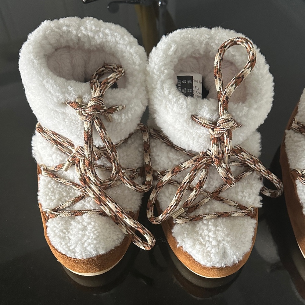 Moon Boots